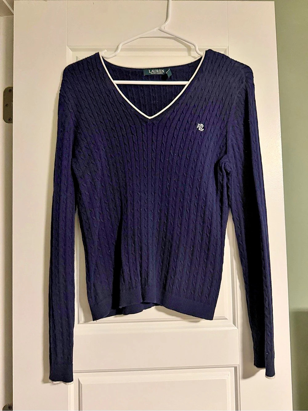 Medium Lauren Ralph Lauren Fitted Cable Knit V-Neck Sweater in Blue